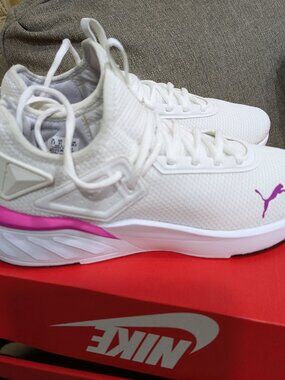 Puma Women's SoftFoam  optima comfort Sneaker  Size 10 Excelentl Condition